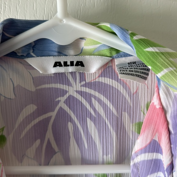 ALIA Button Up Top 16 - Picture 2 of 3